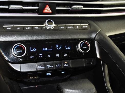 Used 2024 Hyundai Elantra SEL FWD image 29