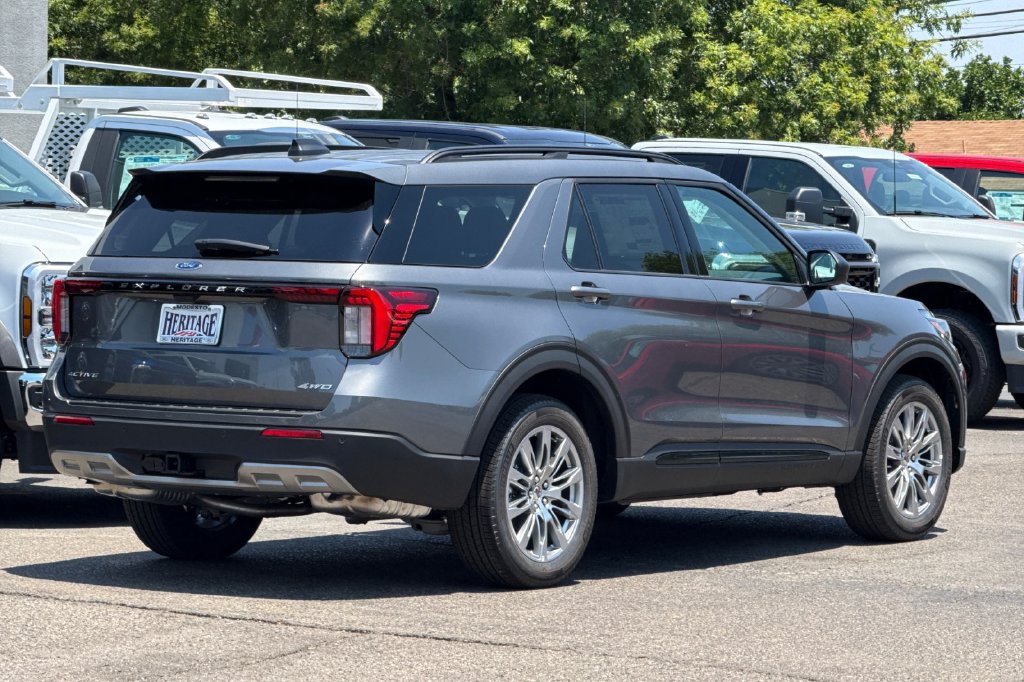 New 2026 Ford Explorer Active w/ Active Comfort Package AWD/4WD image 4