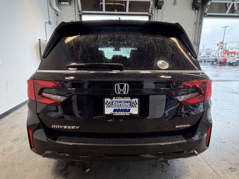 New 2026 Honda Odyssey Touring image 4