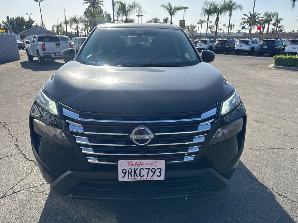 Used 2025 Nissan Rogue SV AWD/4WD image 6