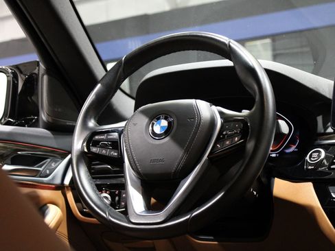 Used 2021 BMW 530i w/ Premium Package RWD image 37