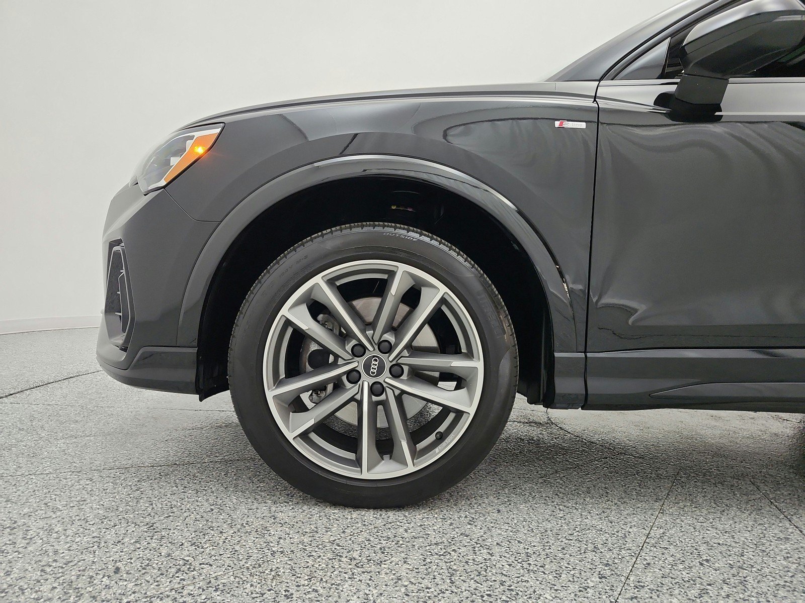 Used 2022 Audi Q3 2.0T Premium w/ Black Optic Sport Package AWD/4WD image 18