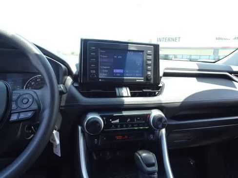 Used 2022 Toyota RAV4 LE AWD/4WD image 27