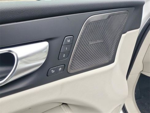 New 2026 Volvo XC60 B5 Ultra w/ Protection Package Premier image 11