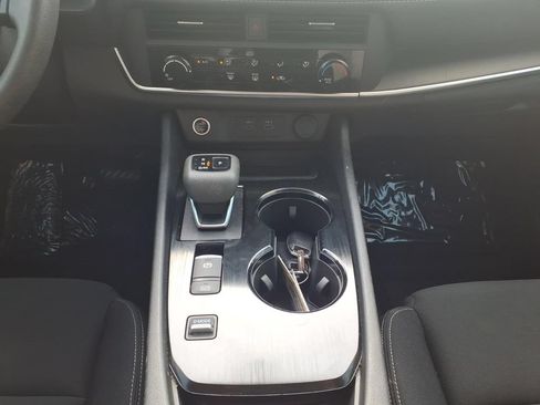 Used 2023 Nissan Rogue S FWD image 12