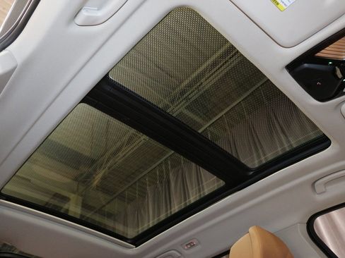 Certified 2023 BMW X7 xDrive40i w/ Executive Package image 34