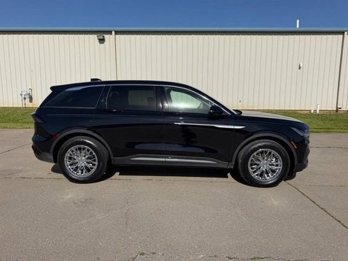 Used 2025 Lincoln Nautilus Premier w/ Equipment Group 102A AWD/4WD image 2