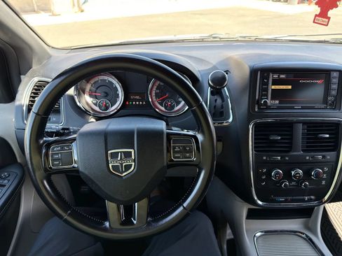 Used 2020 Dodge Grand Caravan SXT FWD image 14