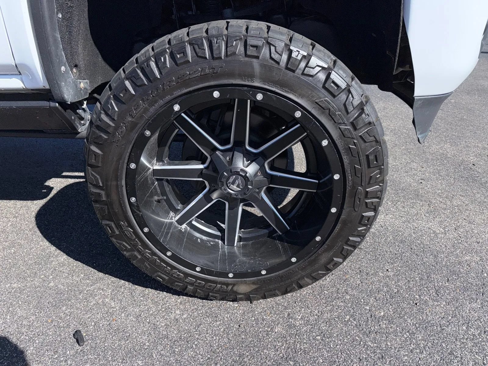 Used 2016 GMC Sierra 2500 Denali w/ Duramax Plus Package AWD/4WD image 9