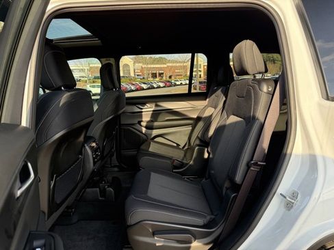 New 2025 Jeep Grand Cherokee L Laredo w/ Luxury Tech Group I image 25