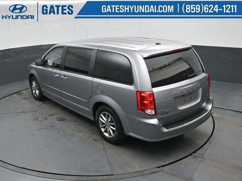 Used 2016 Dodge Grand Caravan SE image 54