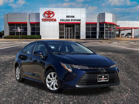 Used 2025 Toyota Corolla LE image 1