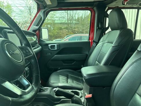 Used 2019 Jeep Wrangler Unlimited Sahara image 15