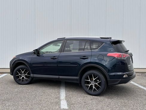Used 2018 Toyota RAV4 SE w/ Power Extra Value Package AWD/4WD image 3