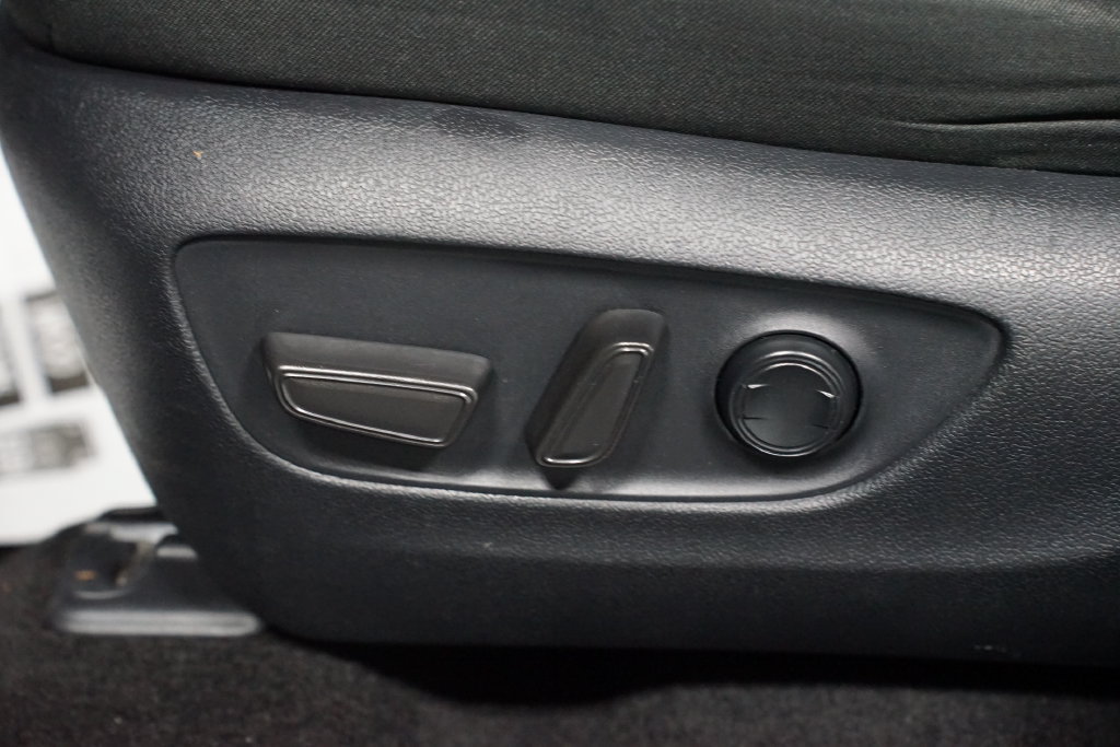 Certified 2025 Toyota RAV4 XLE FWD image 33