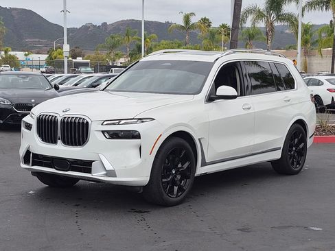Used 2024 BMW X7 xDrive40i w/ Premium Package AWD/4WD image 5