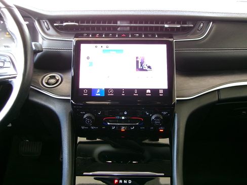 Used 2022 Jeep Grand Cherokee L Limited RWD image 15