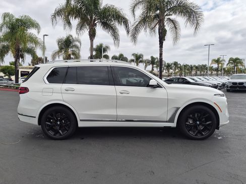 Used 2024 BMW X7 xDrive40i w/ Premium Package AWD/4WD image 11