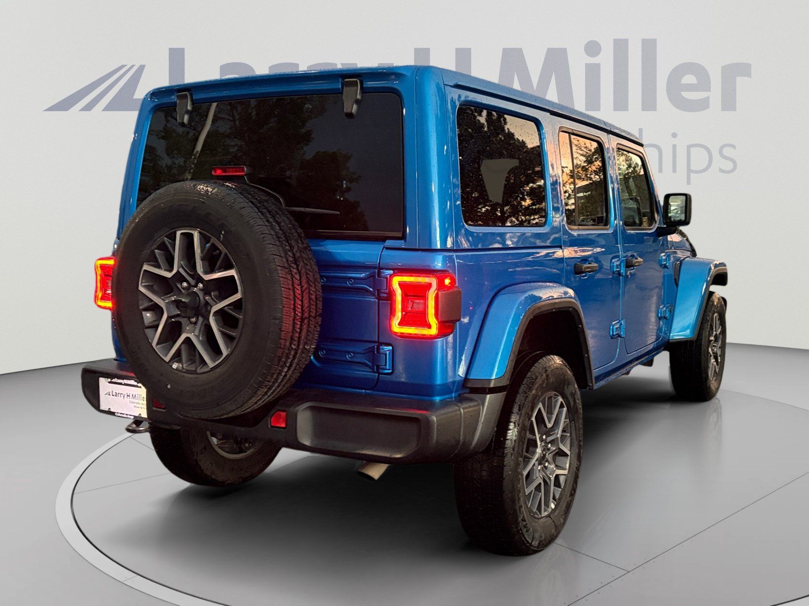 Used 2025 Jeep Wrangler Unlimited Sahara AWD/4WD image 5