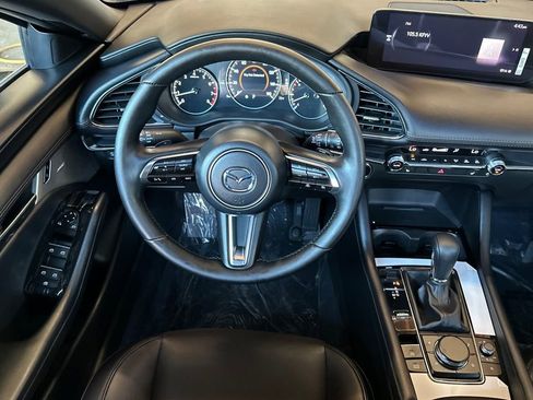 New 2025 MAZDA MAZDA3 Hatchback w/Premium Plus Pkg image 12