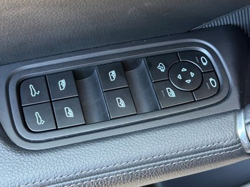 Used 2023 Porsche Cayenne AWD/4WD image 14