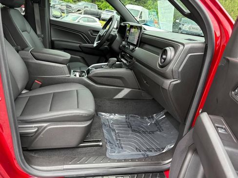 Used 2025 Chevrolet Colorado Trail Boss AWD/4WD image 19