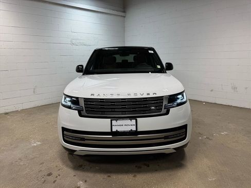 Used 2024 Land Rover Range Rover SE image 3