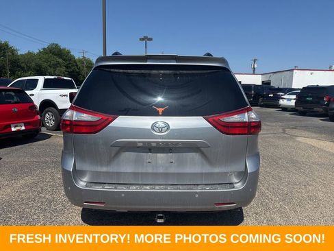 Used 2018 Toyota Sienna XLE w/ XLE Navigation Package FWD image 3