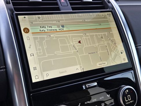 Used 2024 Land Rover Discovery Dynamic SE image 13