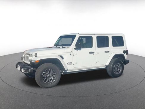 Used 2025 Jeep Wrangler Sahara image 8