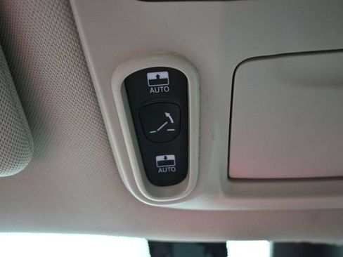 Used 2023 Chrysler Pacifica Limited FWD image 34