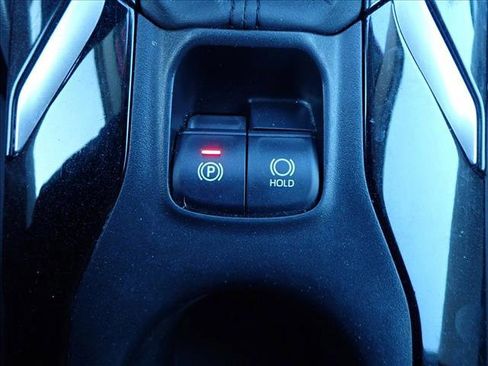 Used 2021 Toyota Corolla LE image 18