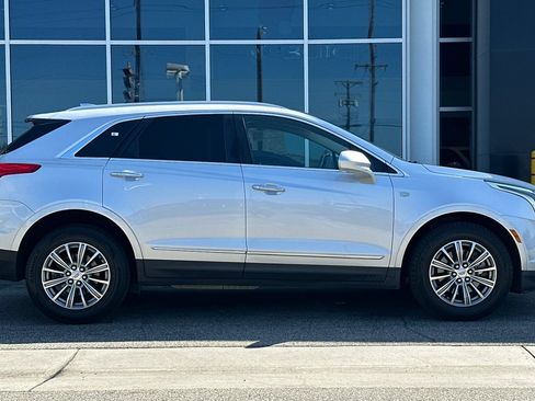 Used 2018 Cadillac XT5 Luxury w/ Driver Awareness Package FWD image 3