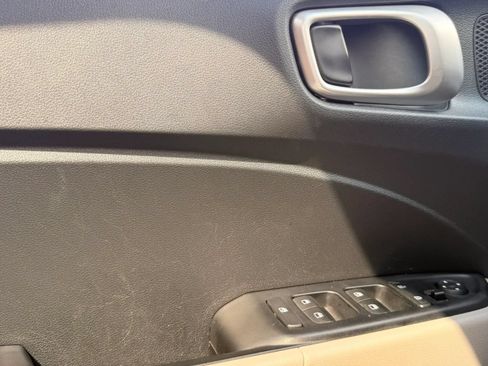Used 2025 Hyundai Venue SEL FWD image 26