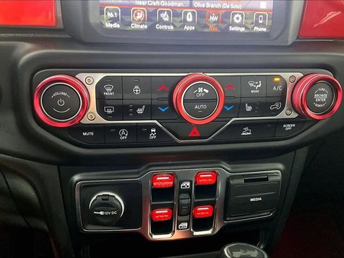 Used 2022 Jeep Wrangler Unlimited Sahara w/ Cold Weather Group AWD/4WD image 31
