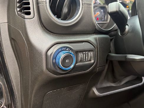 Used 2019 Jeep Wrangler Unlimited Sahara w/ Quick Order Package 24M Moab AWD/4WD image 27