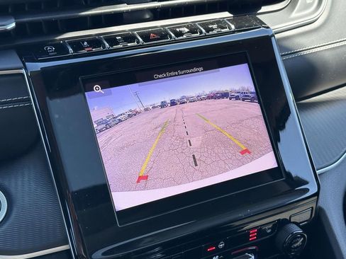 Used 2023 Jeep Grand Cherokee Laredo w/ Luxury Tech Group I image 27