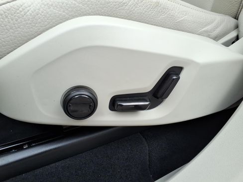 Certified 2025 Volvo XC90 B6 Plus w/ Protection Package Premier AWD/4WD image 3