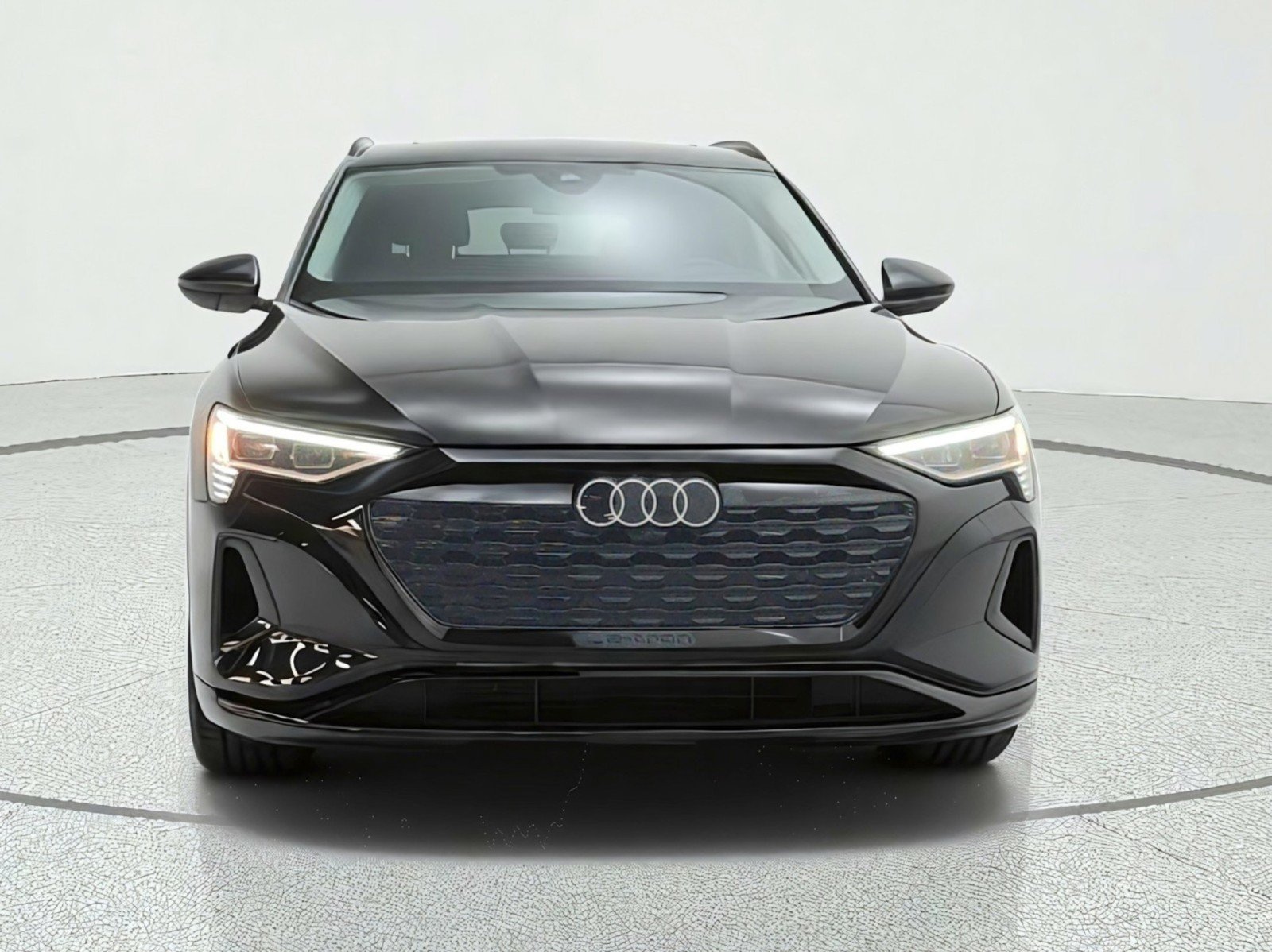 Used 2024 Audi Q8 e-tron Premium AWD/4WD image 2