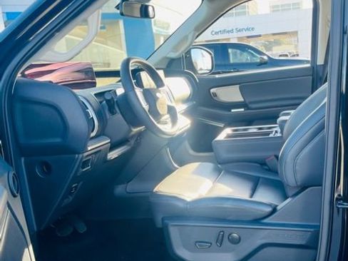 Used 2025 Ford Expedition Max Active image 8