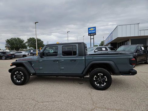 Used 2025 Jeep Gladiator Rubicon w/ Convenience Group AWD/4WD image 5