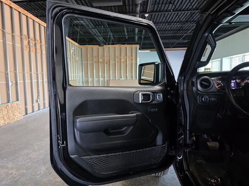 Used 2022 Jeep Gladiator Sport AWD/4WD image 14