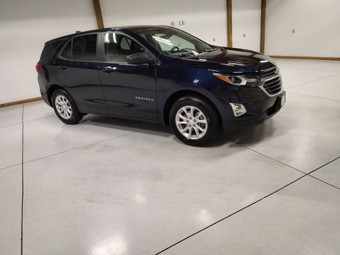 Used 2020 Chevrolet Equinox LS w/ LS Convenience Package image 2