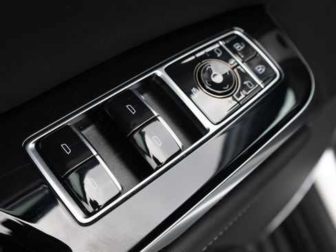 Used 2025 Cadillac Escalade ESV Premium Luxury w/ LPO, Floor Liner Package AWD/4WD image 15