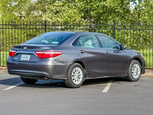 Used 2016 Toyota Camry LE FWD image 33