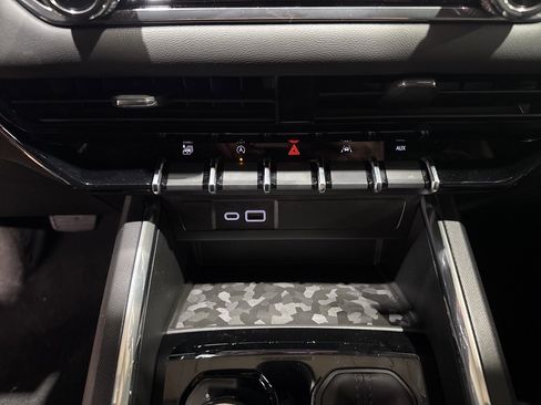 New 2026 GMC Canyon Elevation w/ Convenience Package image 30