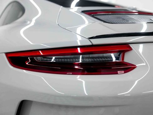 Used 2018 Porsche 911 GT3 RWD image 34
