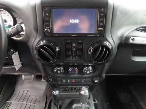 Used 2017 Jeep Wrangler Unlimited Sahara w/ Connectivity Group image 14