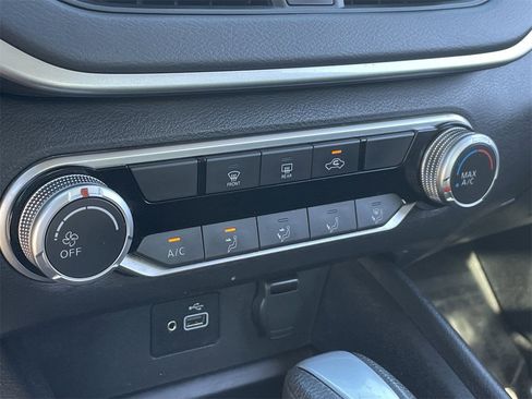 Used 2024 Nissan Altima 2.5 S image 38