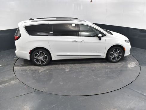 New 2026 Chrysler Pacifica Pinnacle w/ Trailer Tow Group image 48